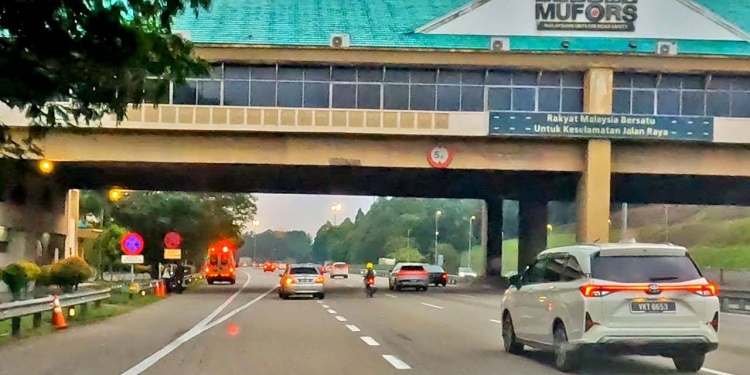 Paip gas Petronas berbahaya bawah lebuhraya ELITE? Ini jawapan PLUS