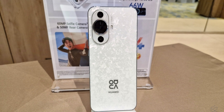 Huawei Nova 12s bawa kamera swafoto 60MP 100° ke Malaysia, harga di bawah RM2000