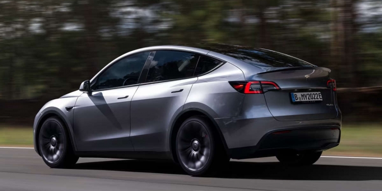 Tesla Model Y di Malaysia terima warna baharu, Quicksilver