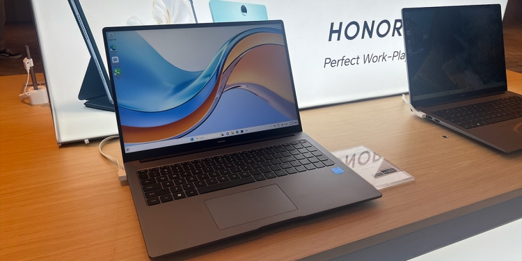Honor MagicBook X 16 dikemas kini dengan Intel Core i5-12450H pada harga RM2,999