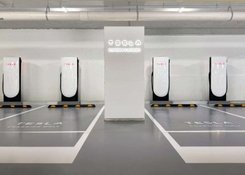 Tesla Supercharger V4 pertama Asia Tenggara dipasang di IOI City Mall Putrajaya dan IOI Mall Puchong