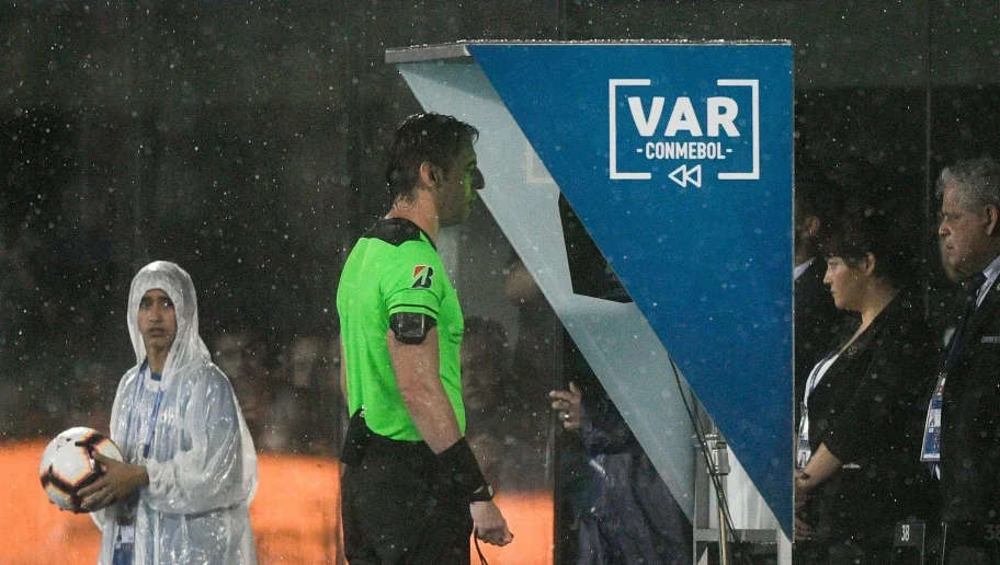 Contoh bilik VAR di kejohanan FIFA