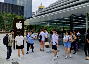 Beg tote percuma Apple Store dijual semula melebihi RM500