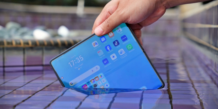 Honor Magic V3: Ternipis dalam kelasnya dan kini boleh selam air