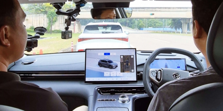 Pandu uji e.MAS 7 di litar ujian Proton, ini pendapat kami berbanding BYD Atto 3