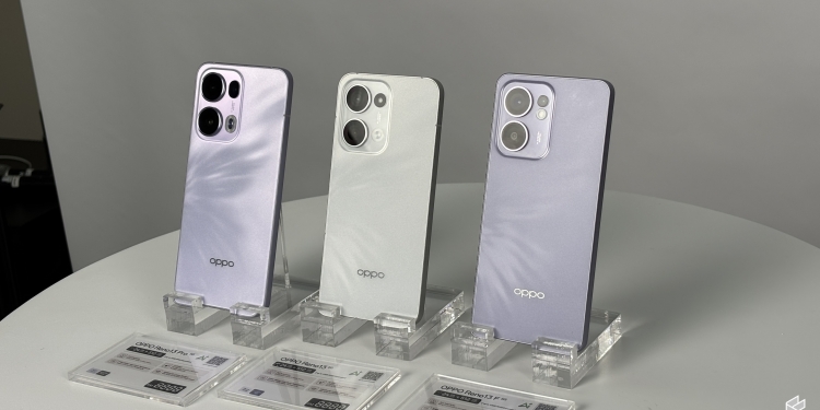 Siri Oppo Reno 13 dilancar di Malaysia dengan Dimensity 8350 dan kalis air IP69, harga bermula RM1,399