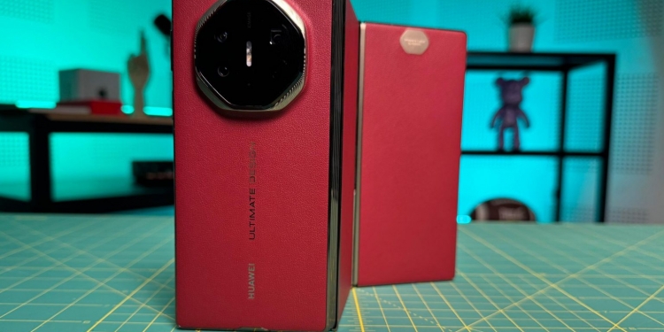 Huawei Mate XT, telefon boleh lipat tiga akan dilancar secara global di Malaysia 18 Februari