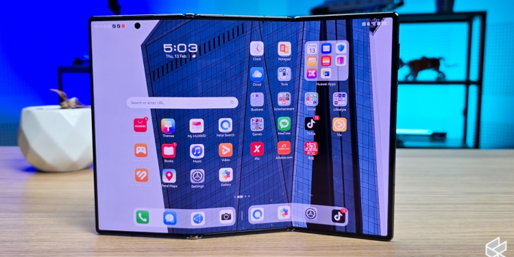 Huawei Mate XT Malaysia: Telefon boleh lipat tiga dengan skrin 10.2″ & bateri 5,600mAh, harga RM14,999