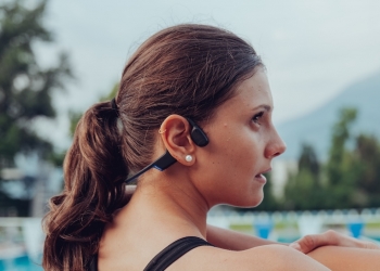 Suunto Aqua Light, fon telinga konduksi tulang ringan dan kalis air IP68, harga RM699