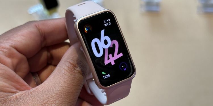 Huawei Band 10 kini tersedia di Malaysia dengan diskaun, sokong pembayaran QR TNG eWallet