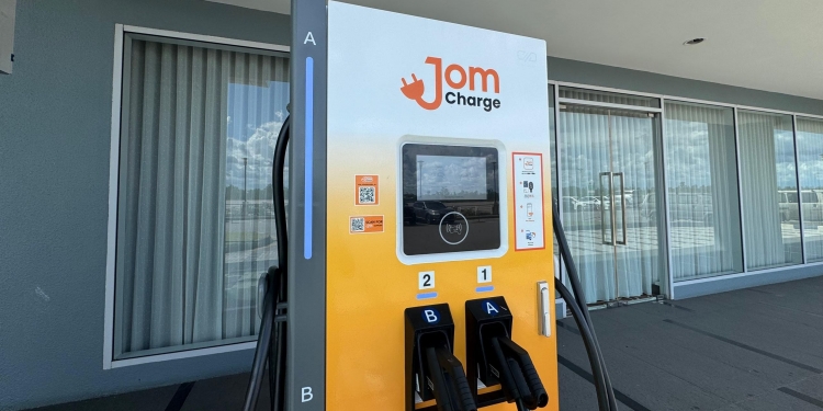 EVC beri petunjuk ada sesuatu ‘elektrik’ bakal tiba di KL, stesen pengecas JomCharge baru?