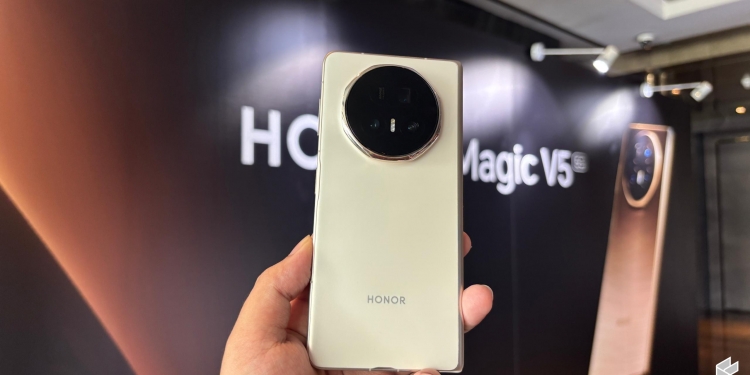 Honor Magic V5, telefon lipat ternipis dunia kini dilancar di Malaysia, harga kekal RM6,999