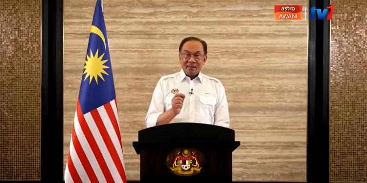 Kerajaan umum pemberian RM100 untuk dewasa Malaysia, RON95 turun ke RM1.99 seliter