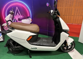 Blueshark tawar skuter elektrik SoloEra Solo 1C pada harga hanya RM599
