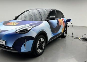 Spesifikasi Proton e.MAS 5 Premium didedah: Jarak pandu 325km, 114 kuasa kuda, pacuan roda belakang, Apple CarPlay