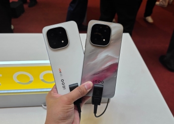 iQoo 15 tiba di Malaysia dari RM3,699, fon flagship berkuasa Snapdragon 8 Elite Gen 5