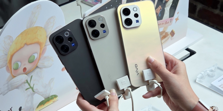 Vivo V70 rasmi di Malaysia dengan skrin OLED 6.59″, bateri 6,500mAh, harga dari RM1,999