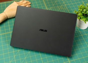 ASUS ExpertBook Ultra dilancar di Malaysia, laptop ringan 0.99kg, skrin Tandem OLED 3K & Intel Core Ultra X7
