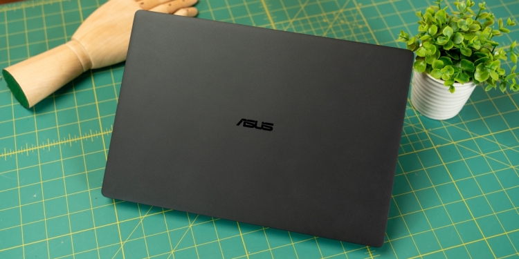 ASUS ExpertBook Ultra dilancar di Malaysia, laptop ringan 0.99kg, skrin Tandem OLED 3K & Intel Core Ultra X7