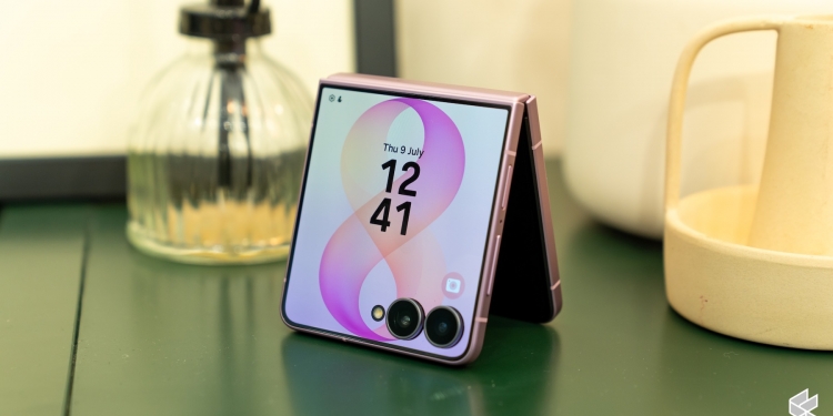 Samsung Galaxy Z Flip 8 rasmi: Rekaan lebih nipis, bateri 4,300mAh & FlexWindow lebih pintar